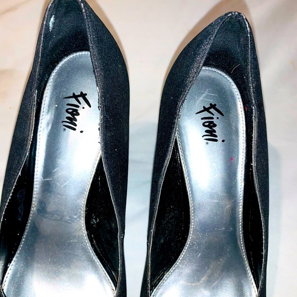 Heels - Picture 4 of 5